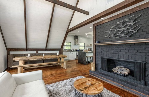Forked River House | Riverfront Style w Kayaks Firepits and Fun