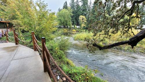 Washougal House | Riverfront Suite