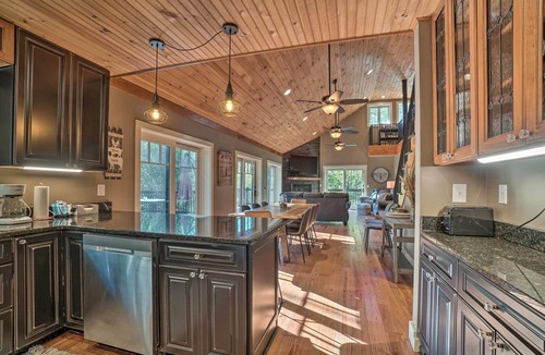 Lakemont Cabin | Riverfront Tallulah Falls Cabin w/Hot Tub!