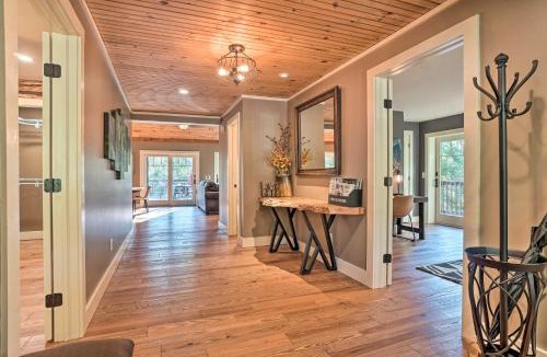 Lakemont House | Riverfront Tallulah Falls Cabin w/Hot Tub!