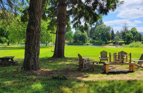 Roseburg House | Riverfront