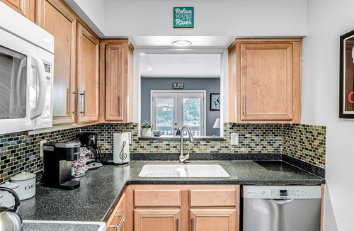 North Capitol Condo | Riverfront View near Downtown, Walk to Restaurants