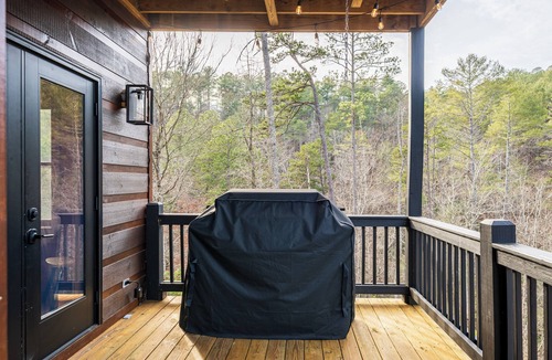 Ellijay Cabin | Riverfront+Views+Fire Pit+Music Touches+pool table+Fire place