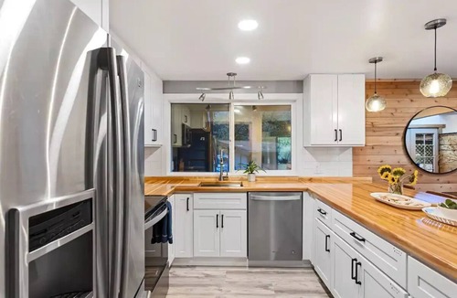 Index Cabin | Riverfront views + Hot tub in Luxe Cabinn