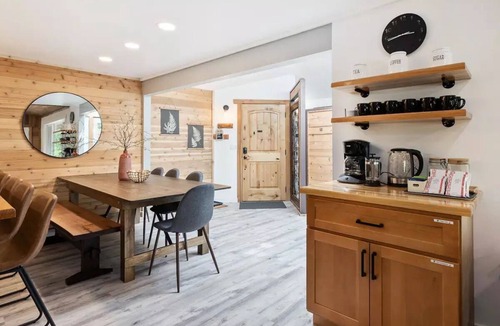 Index Cabin | Riverfront views + Hot tub in Luxe Cabinn