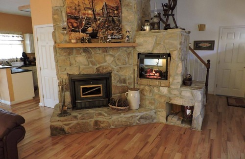 Murphy Cabin | RiverFront, WI-FI/Cell, Pet Friendly, Folk School