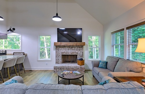 Dahlonega Cabin | Riverfront with Arcades & Firepit, No Service Fee!