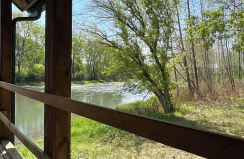 Belfast Cabin | :) Riverfront Writers Dream| BuildaFire Skip Rocks #2