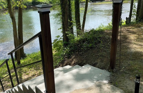 Pence Springs House | RiverGene River Camp: 2br,1bth Private River Access