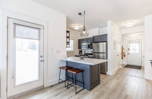 The Blue Mountains House | Rivergrass Oasis Across from Blue Mtn Hot Tub!