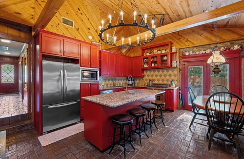 Canyon Lake House | Riverhaus on the Guadalupe:Kayaks, SUP, Canoe - Sleeps 8, King beds