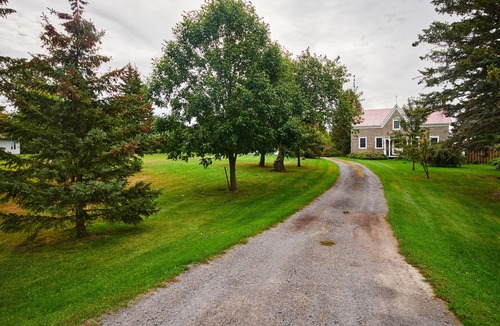 Edwardsburgh/Cardinal House | RIVERLEE 5-BEDROOM 3-ACRE WATERFRONT ESCAPE