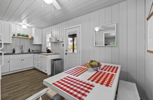 Strawberry House | Rivers Resort Cabin #6