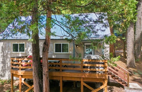 Strawberry House | Rivers Resort Cabin #6