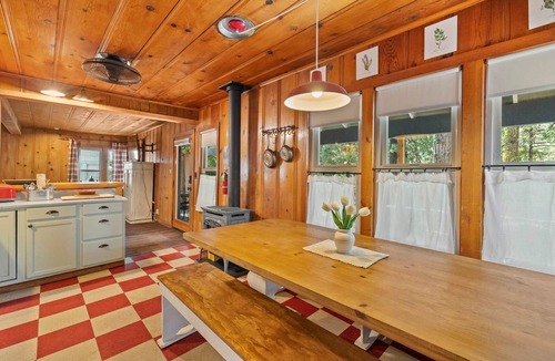 Strawberry House | Rivers Resort Cabin #7