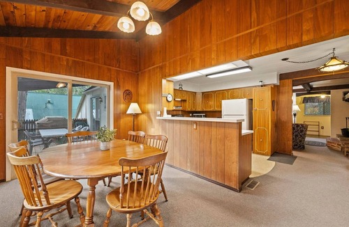 Strawberry House | Rivers Resort Cabin #10