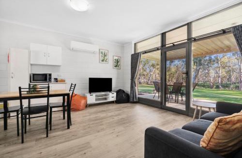 Paringa House | Riversands Rest Accommodation Scenic Riverfront Cottages, Paringa