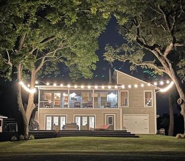 Wild Peach Village House | Riversbend Retreat on the San Bernard River