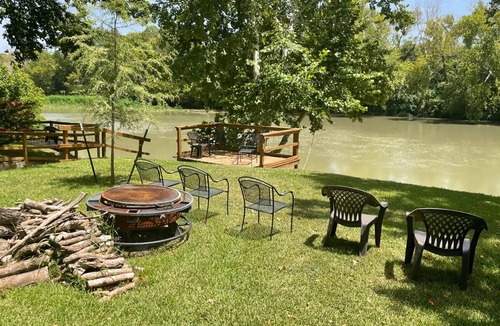 Bastrop House | RiversEdge Pet Friendly Zen River Retreat.