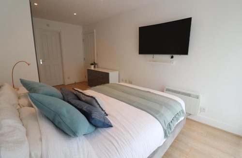 Leamington Spa Apartment | Riverside 2 Bedroom Serviced Accommodation
