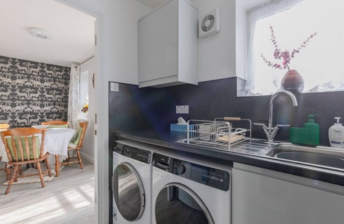 Docklands Apartment | Riverside 2BD Flat, Short Walk to the ExCel Centre