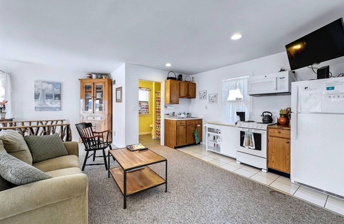 Columbia Condo | Riverside 2BR w/Kayak & Trails Nearby