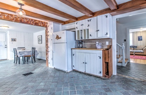 Londonderry House | Riverside 3 Bedroom Home