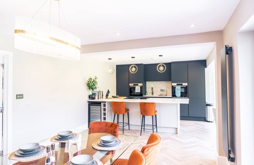 Fifield House | Riverside 5-Bedroom Home in Windsor