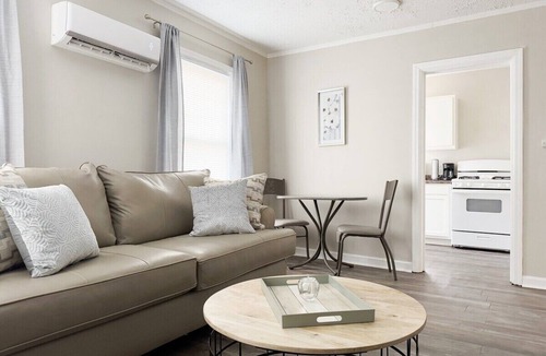 Evansville Apartment | Riverside A3 -EVV 1BR-1BA Apt