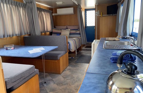 White Sands Boat Rental | Riverside accommodation in tranquil setting