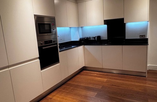 Docklands Apartment | Riverside Apartment London excel