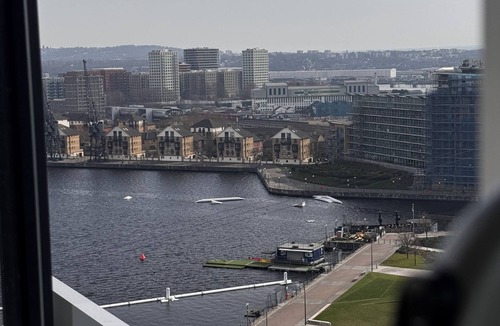 Docklands Apartment | Riverside Apartment London excel