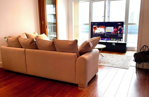 Docklands Apartment | Riverside Apartment London excel