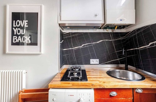 Quartier de la Salpetriere Apartment | Riverside Apartment with Balcony