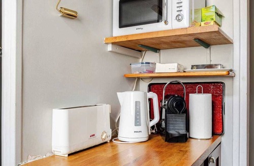 Quartier de la Salpetriere Apartment | Riverside Apartment with Balcony