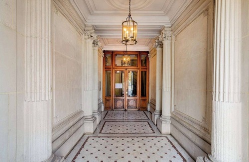 Quartier de la Salpetriere Apartment | Riverside Apartment with Balcony