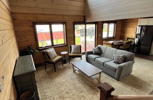 Trent Hills House | Riverside Area Cabin 6nFamily vacations - Sleeps 10