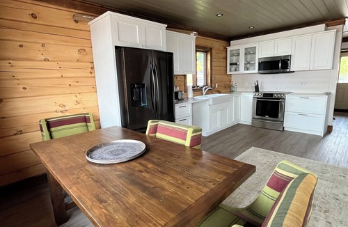 Trent Hills House | Riverside Area Cabin 6nFamily vacations - Sleeps 10