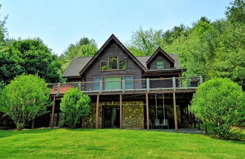 Warrensville Cabin | Riverside at Eagle Ridge-River Front Cabin w/Hot Tub, Pool Table, Fire Pit, AC
