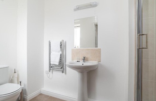 Bedford Apartment | Riverside Balcony Apartment With Parking