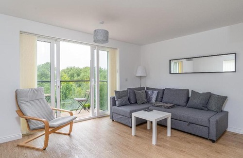 Bedford Apartment | Riverside Balcony Apartment With Parking