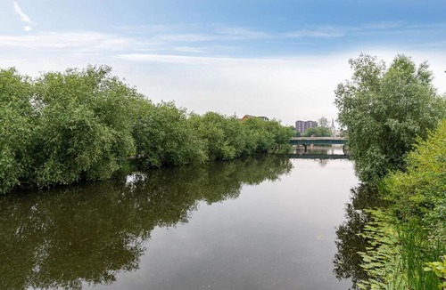 Bedford Apartment | Riverside Balcony Apartment With Parking
