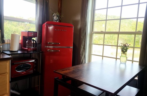 Eureka Springs Cabin | Riverside "Barndominium" w/easy access to water