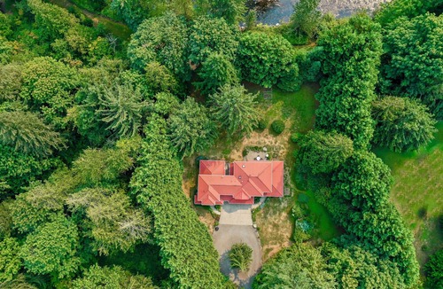 Riverbend House | Riverside Bliss Cozy Beds, Fireplace and Gbit WiFi