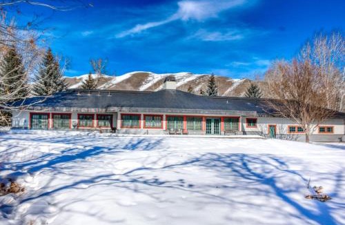 Bellevue House | Riverside Bliss
