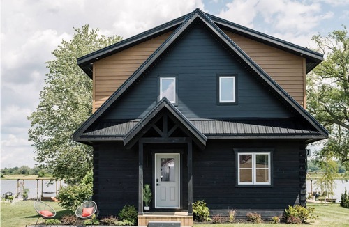 Trent Hills House | Riverside Cabin 2nA chic riverside retreat.