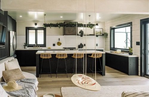 Trent Hills House | Riverside Cabin 3nA modern relaxed getaway