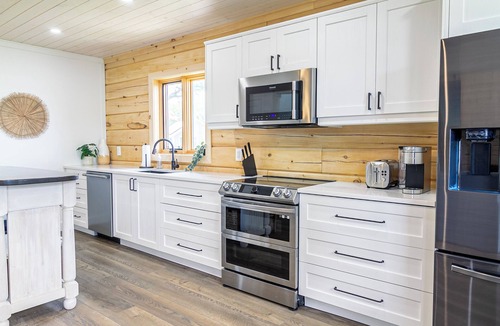 Trent Hills House | Riverside Cabin 5nThree season Riverside escape