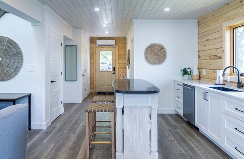 Trent Hills House | Riverside Cabin 5nThree season Riverside escape