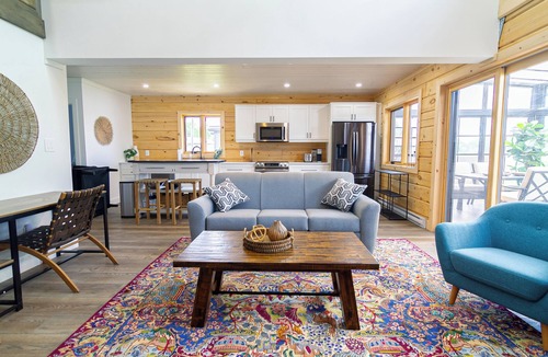 Trent Hills House | Riverside Cabin 5nThree season Riverside escape